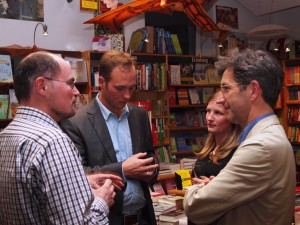 Robert Zepf (damaliger Direktor der UB Rostock), Ole und Carina Landschoof, Roman Bucheli