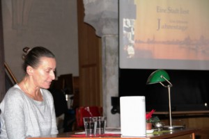 ...liest ebenfalls ein Kapitel aus den "Jahrestagen".